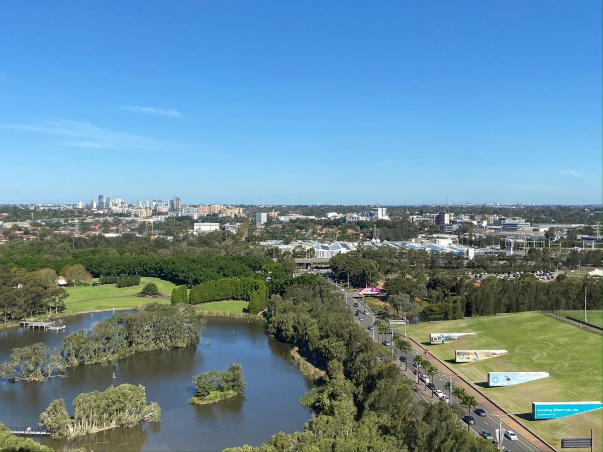 Parkside & City View In Sydney Olympic Park Luaran gambar